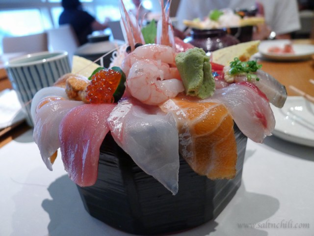 Assorted_Sashimi_On_Rice